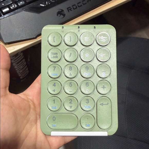 Bluetooth Numeric Keypad - Pastel Green - Picture 12 of 15